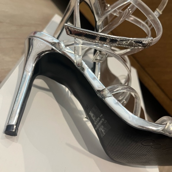 Calvin Klein Torian Size 7.5m like new silver clear - Picture 3 of 3